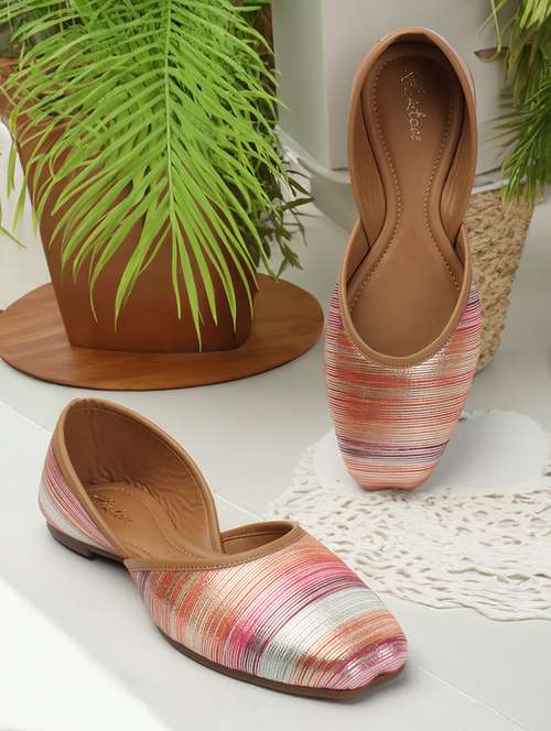 women textured slip on jutis 
