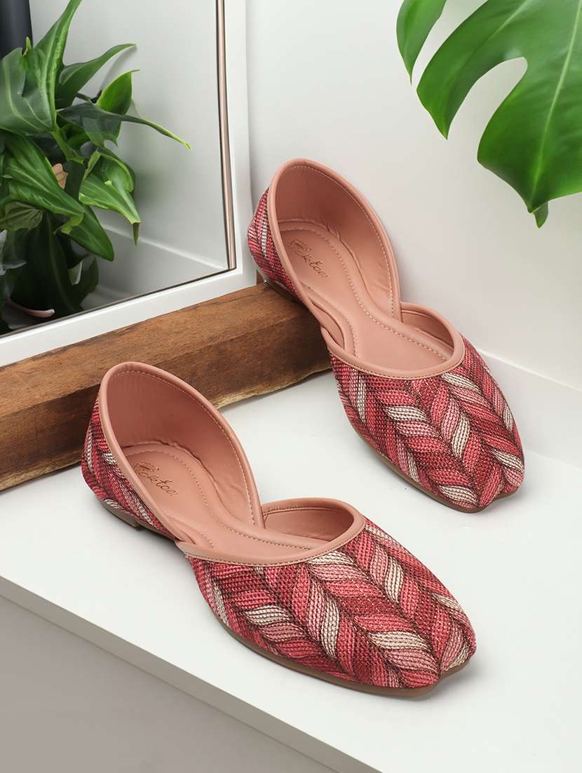 women textured slip on jutis 