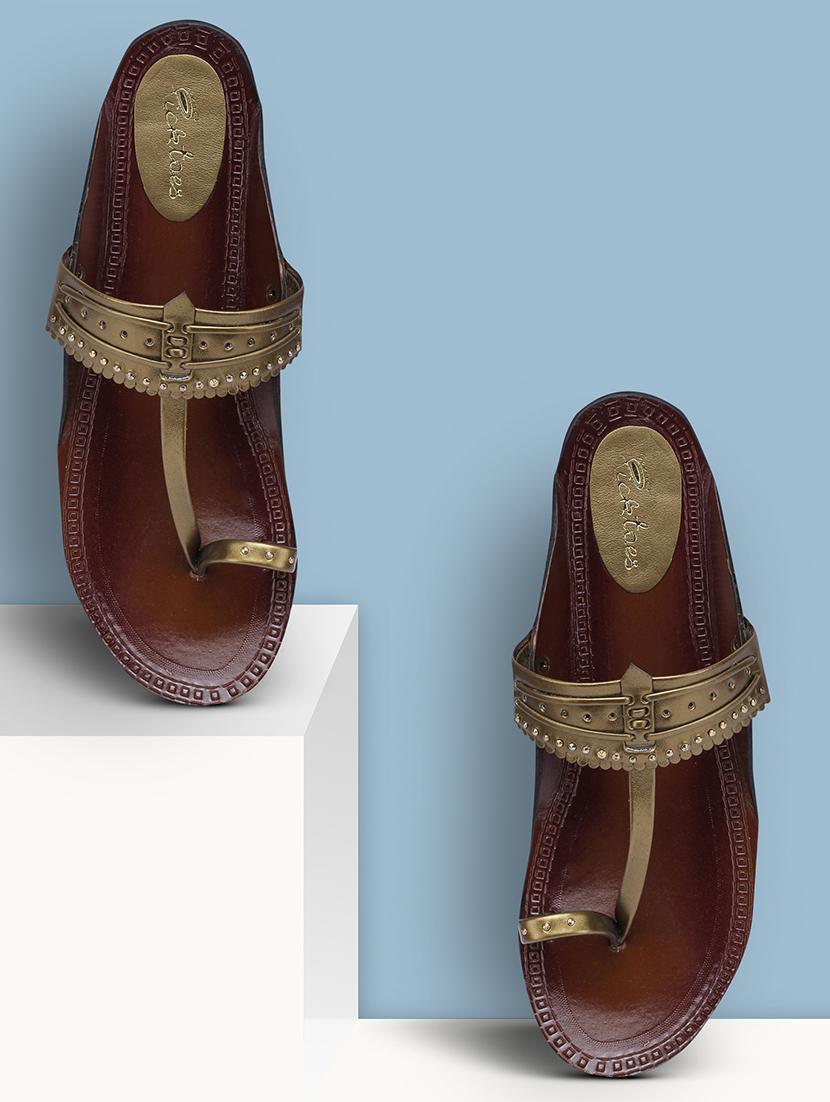 women embellished one toe kolhapuri - 21676675 -  Zoom Image - 0