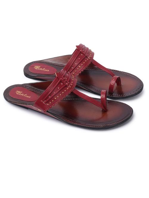 women embellished one toe kolhapuri - 21676677 -  Standard Image - 0