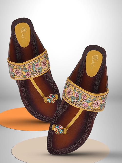 women embroidered one toe kolhapuri - 21676722 -  Standard Image - 0