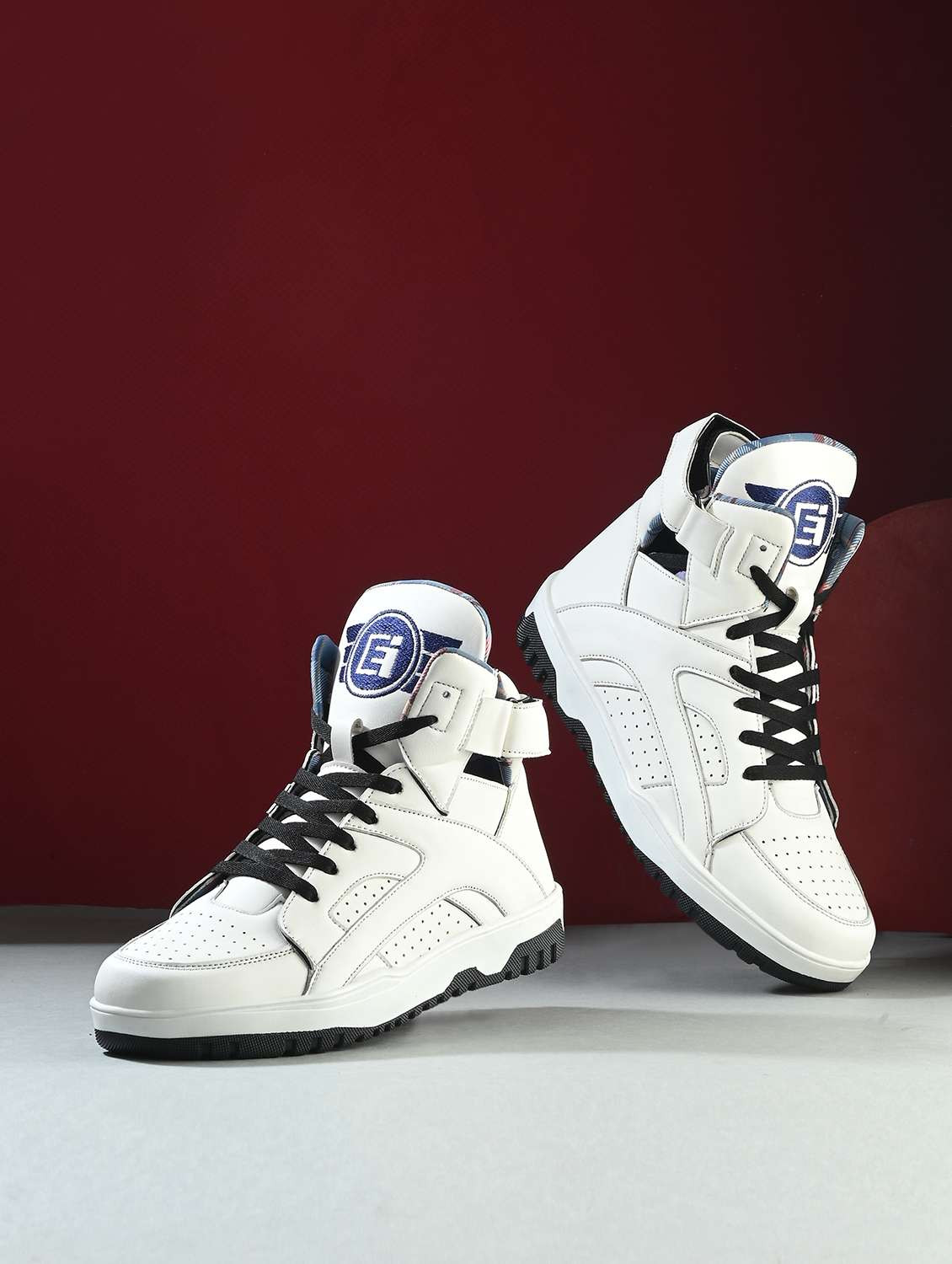 men white lace up sneakers