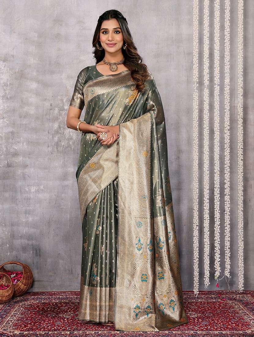 women self design banarasi saree with blouse