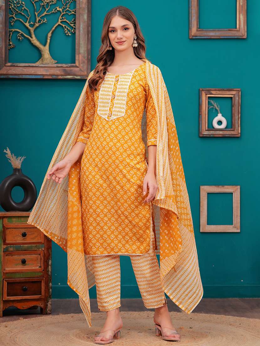 women three quarter sleeve kurta pant with dupatta set - 21680367 - Standard Image - 2