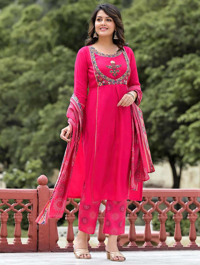 women embroidered kurta pant set with duaptta
