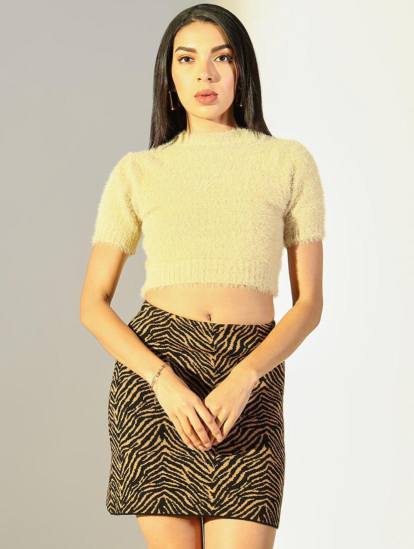 women solid short sleeves crop top - 21682226 -  Zoom Image - 0