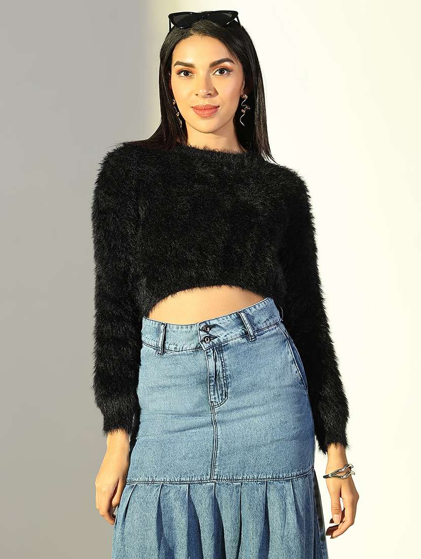 women black solid long sleeve crop top