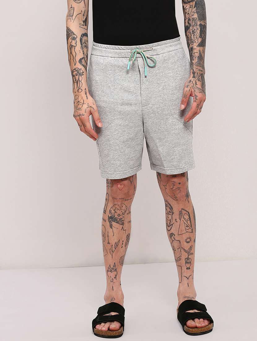 men mid rise solid shorts