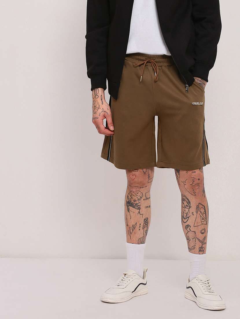 men mid rise side taped shorts