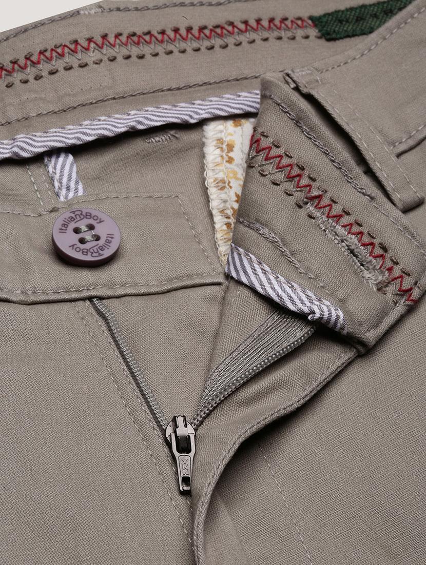 men low rise solid chinos - 21682459 - Standard Image - 7