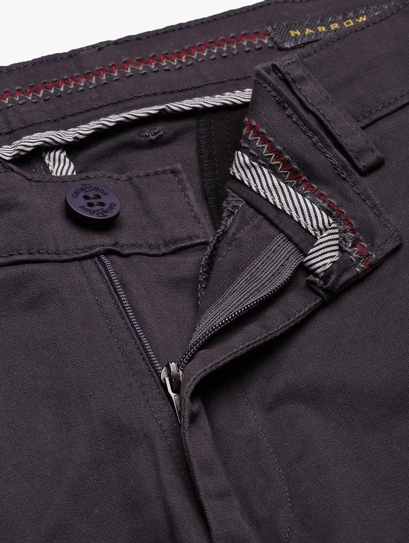 men low rise solid chinos - 21682460 - Standard Image - 7