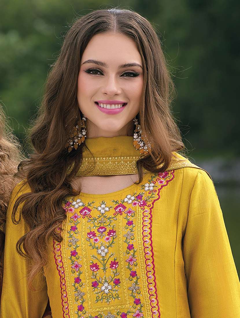 women three quarter sleeve kurta pant with dupatta set - 21684148 -  Standard Image - 2