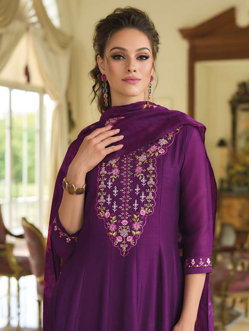 women three quarter sleeve kurta pant with dupatta set - 21684159 - Standard Image - 2