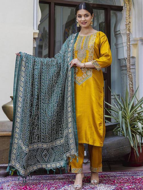 women three quarter sleeve kurta pant with dupatta set - 21684254 - Standard Image - 0