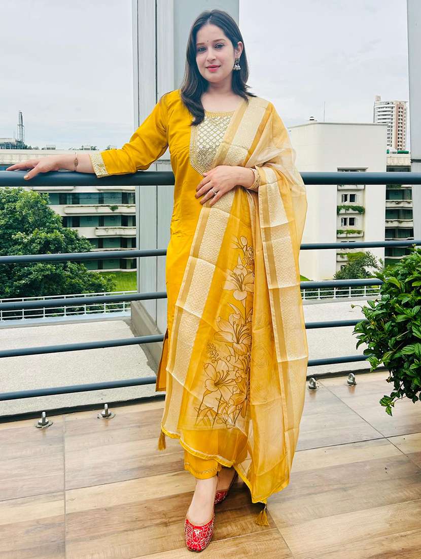 women three quarter sleeve kurta pant with dupatta set - 21684297 -  Standard Image - 2