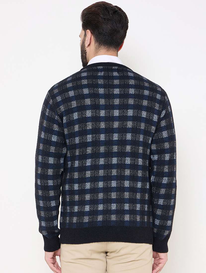 men long sleeves checkered pullover - 21686338 -  Standard Image - 2