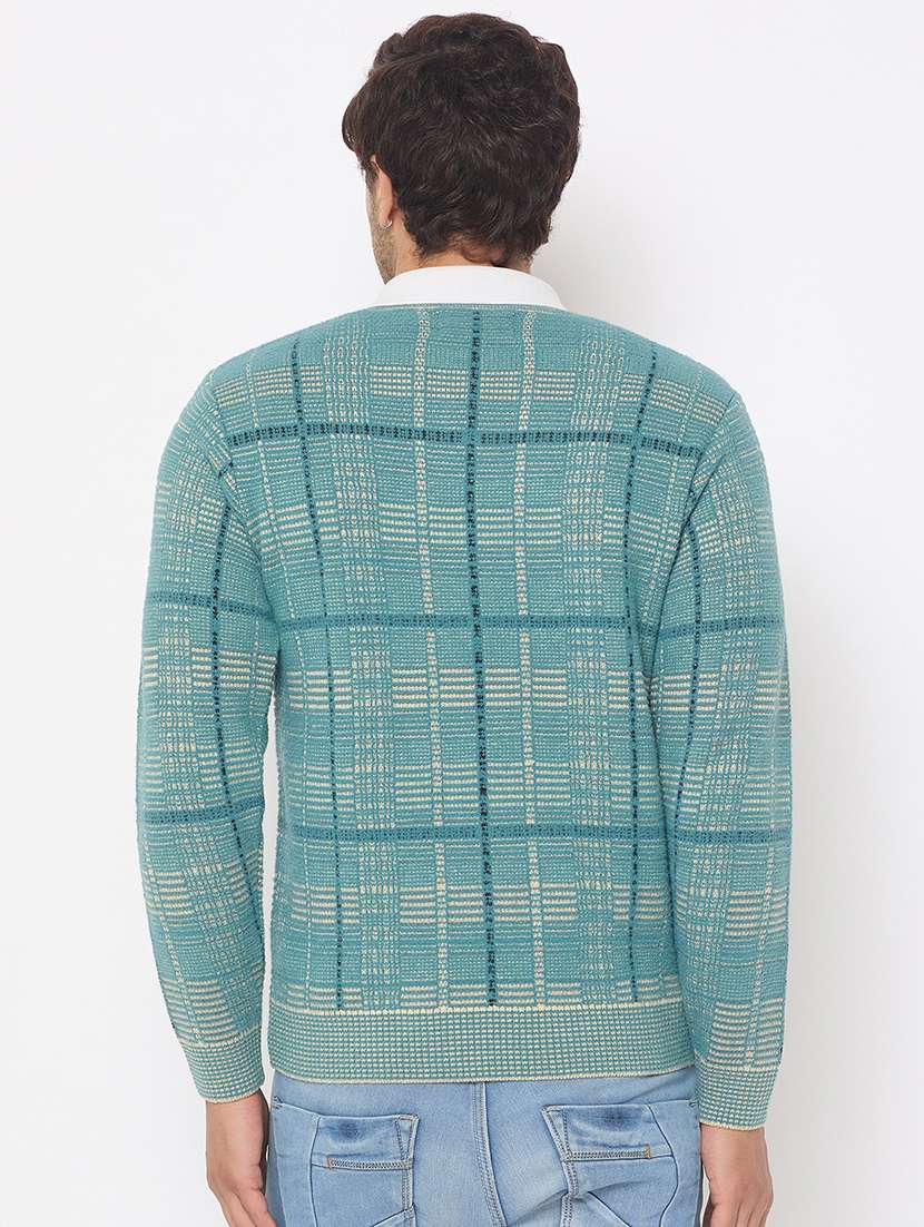 men long sleeves checkered pullover - 21686348 -  Standard Image - 2