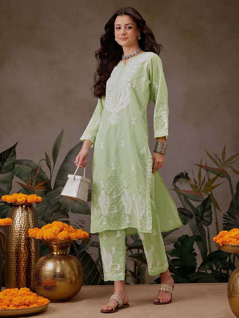 women solid with work notch neck kurta set