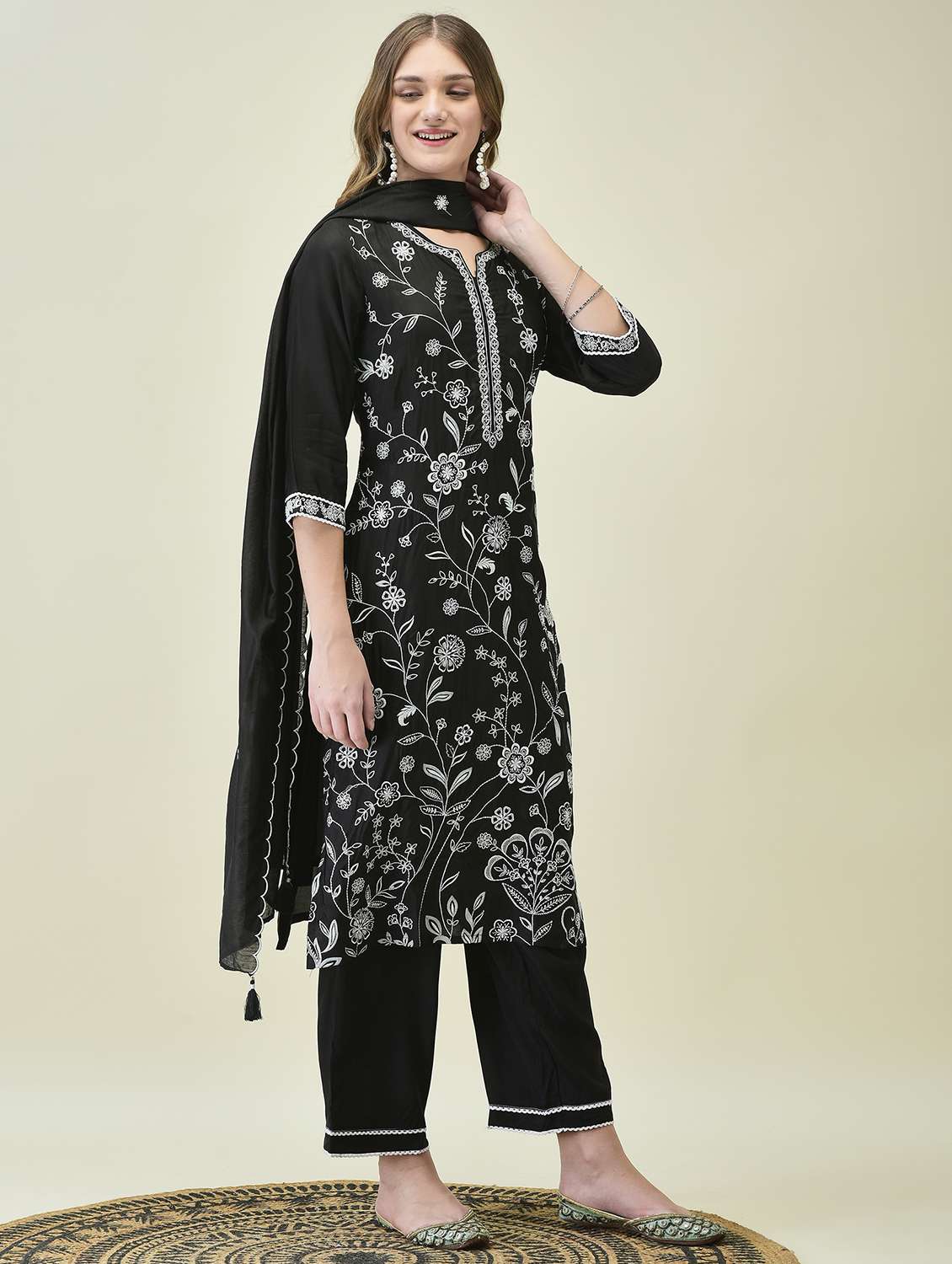 women three quarter sleeve kurta pant with dupatta set - 21689740 -  Standard Image - 2