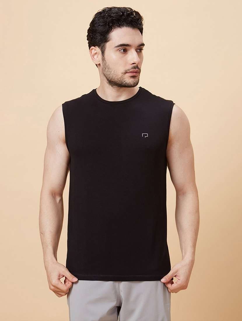 men round neck solid vest - 21689844 - Zoom Image - 0
