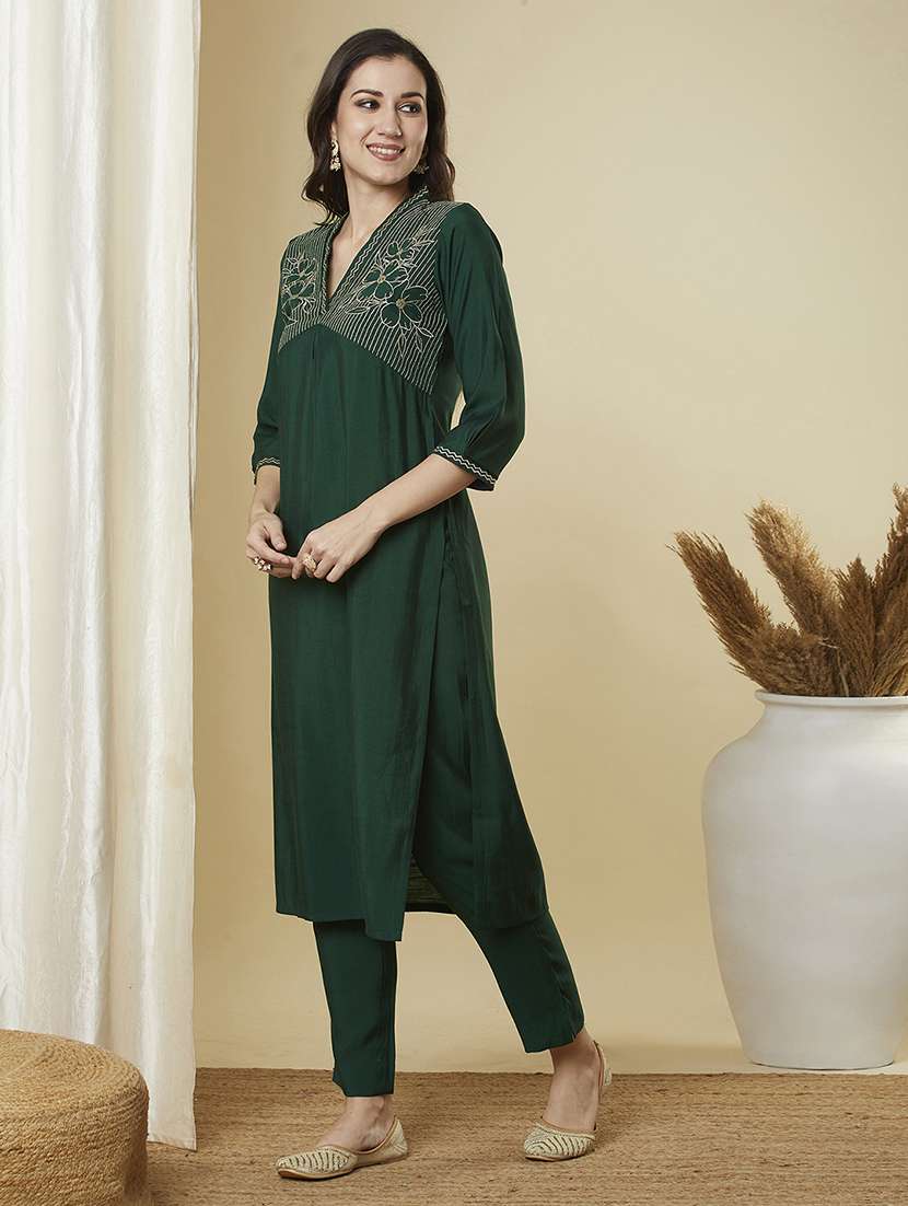 women embroidered v neck kurta pant set - 21691059 -  Standard Image - 2