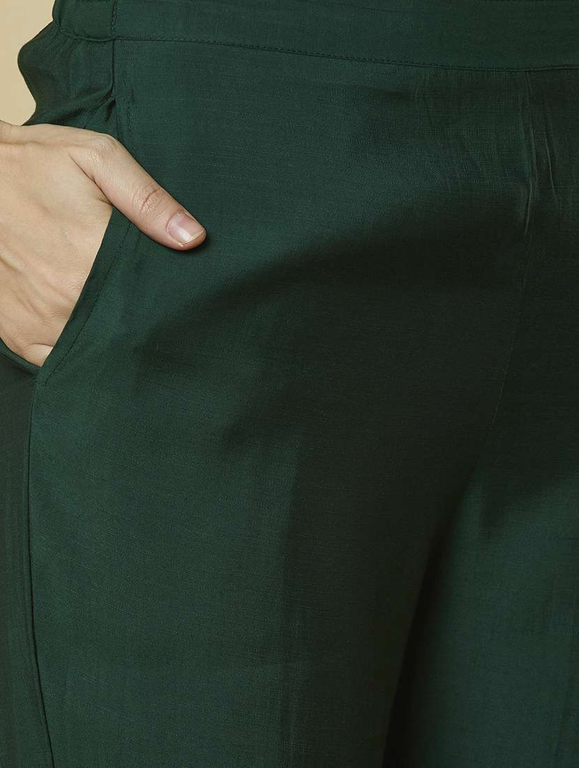 women embroidered v neck kurta pant set - 21691059 -  Standard Image - 7