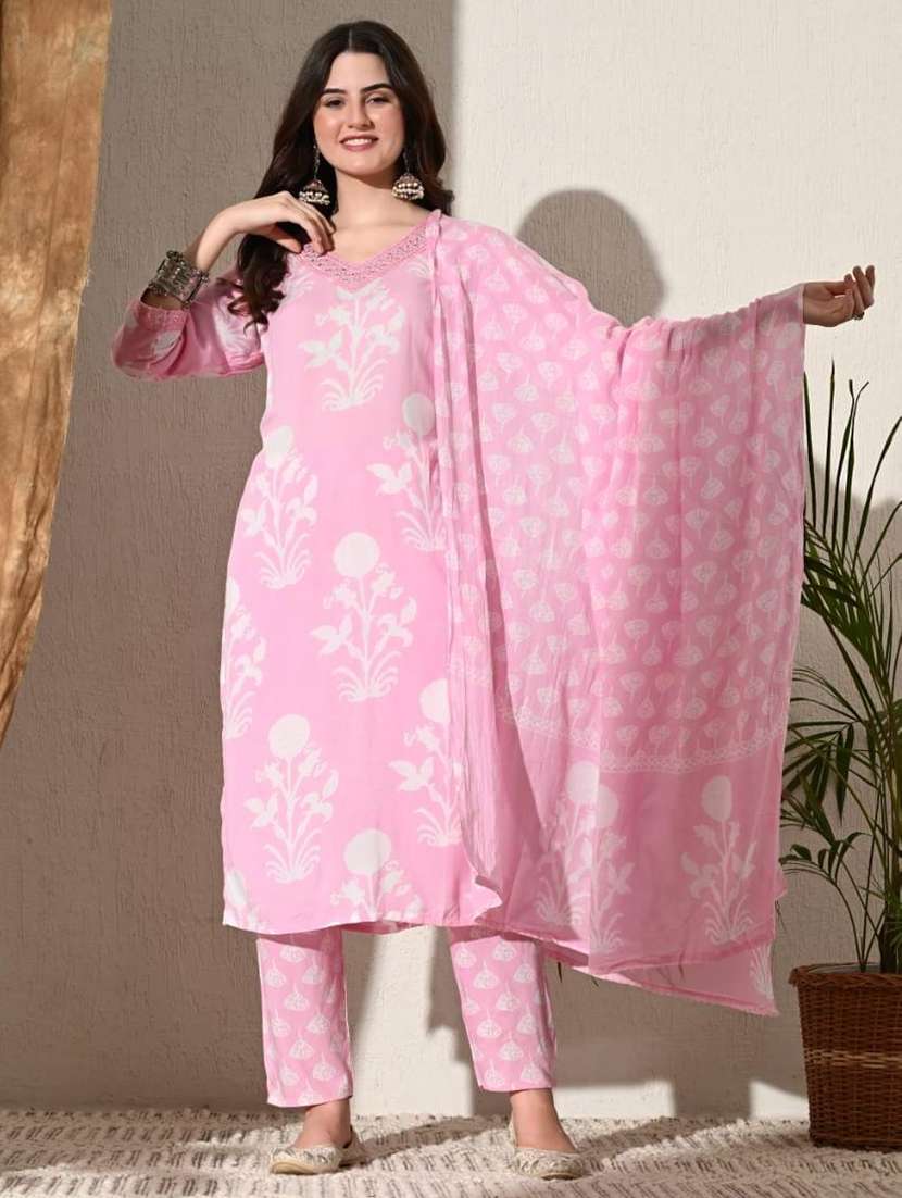 women three quarter sleeve kurta pant with dupatta set