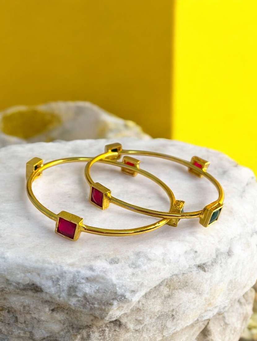 women gold plated contemporary bangle