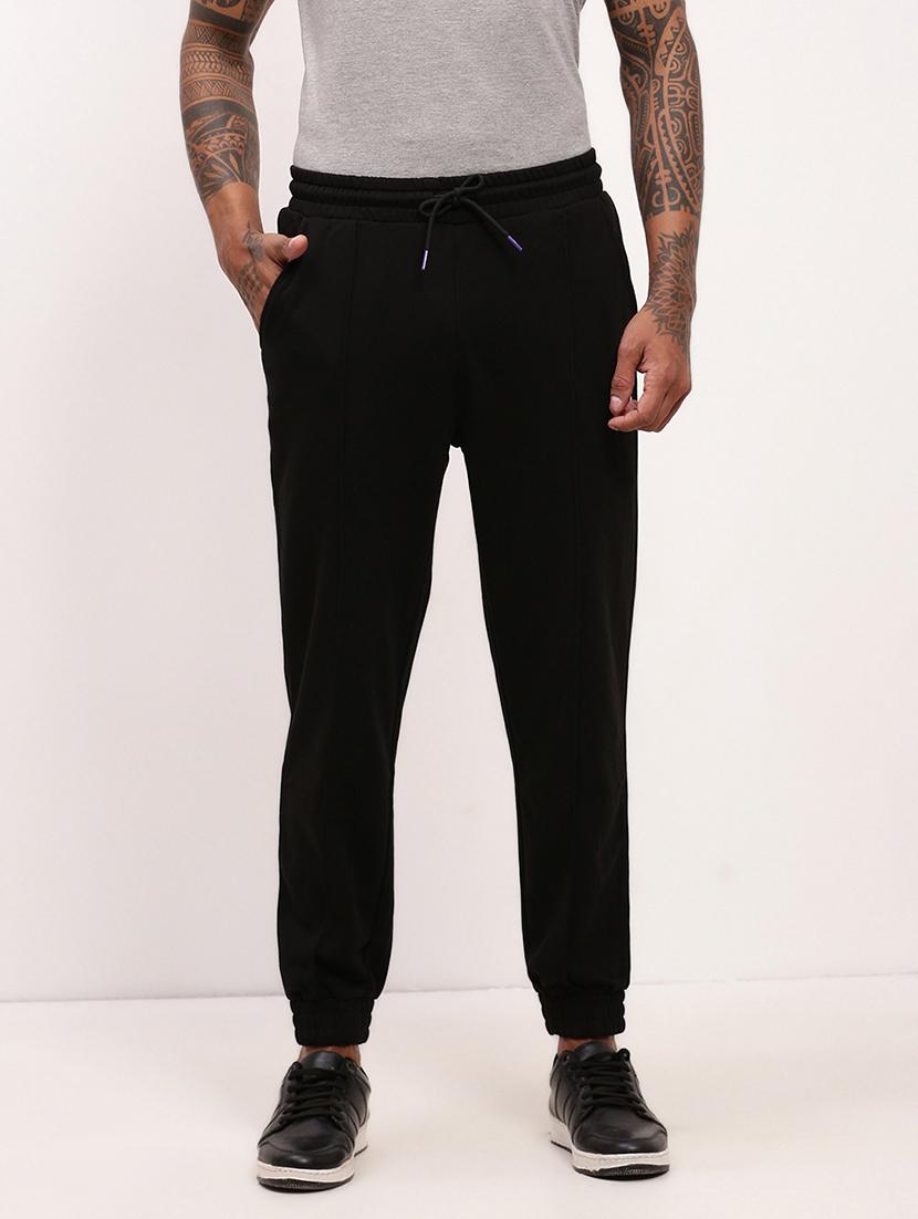 men black solid mid rise jogger