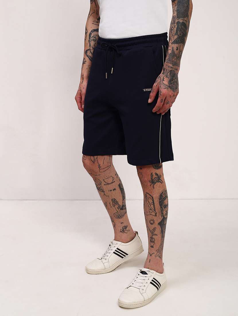 men solid mid rise regular fit shorts - 21696076 - Standard Image - 2