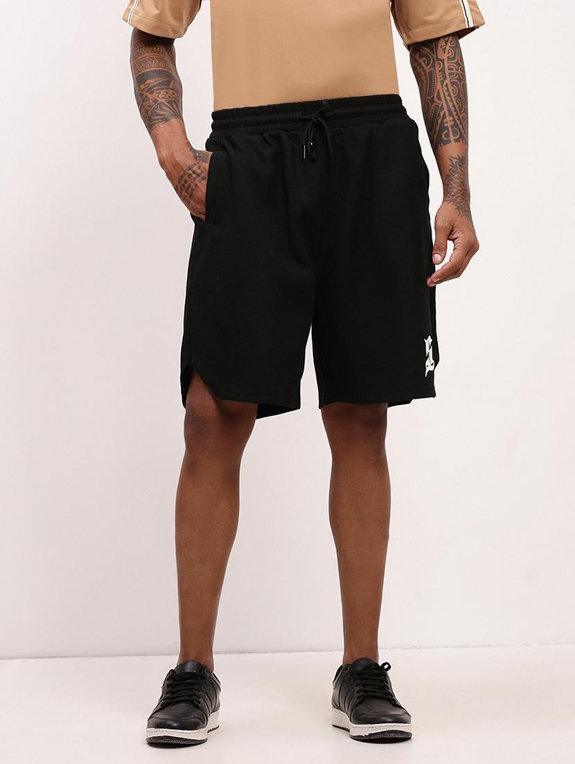 men solid mid rise regular fit shorts - 21696082 - Zoom Image - 0