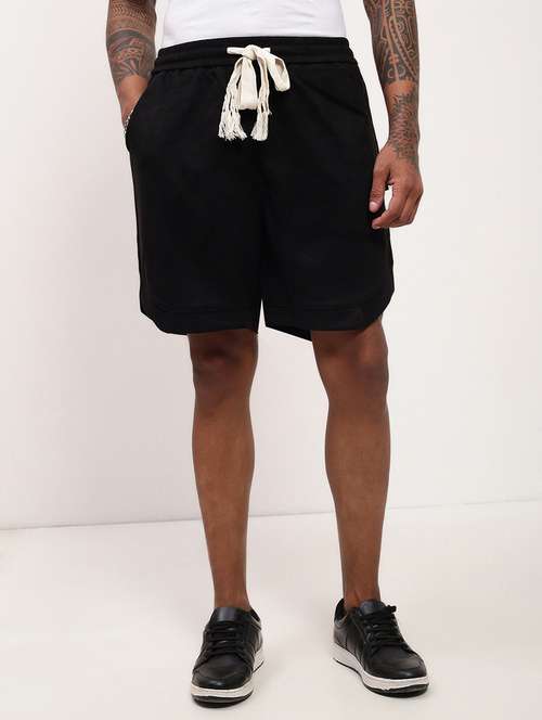 men solid mid rise regular fit shorts - 21696100 -  Standard Image - 0