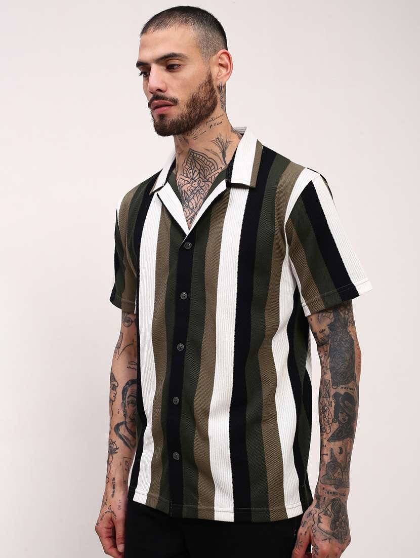 men striped short sleeves casual shirt - 21696319 -  Standard Image - 2