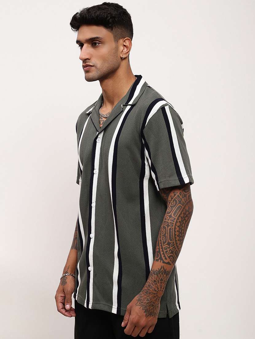 men striped short sleeves casual shirt - 21696323 -  Standard Image - 2