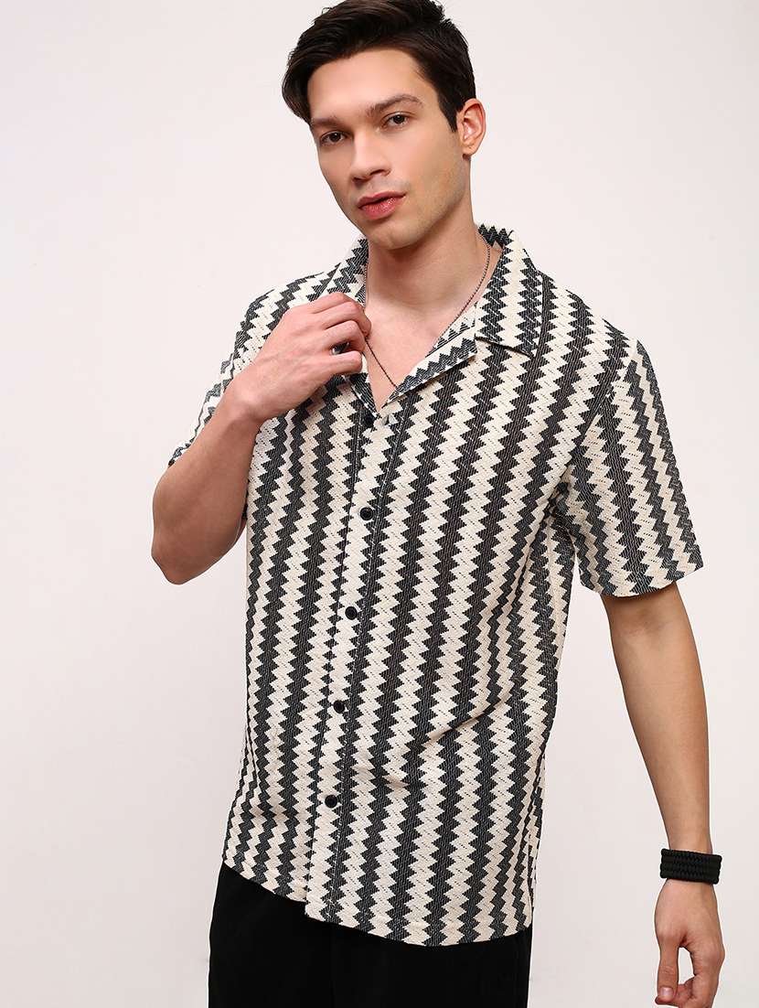 men striped short sleeves casual shirt - 21696334 -  Standard Image - 2