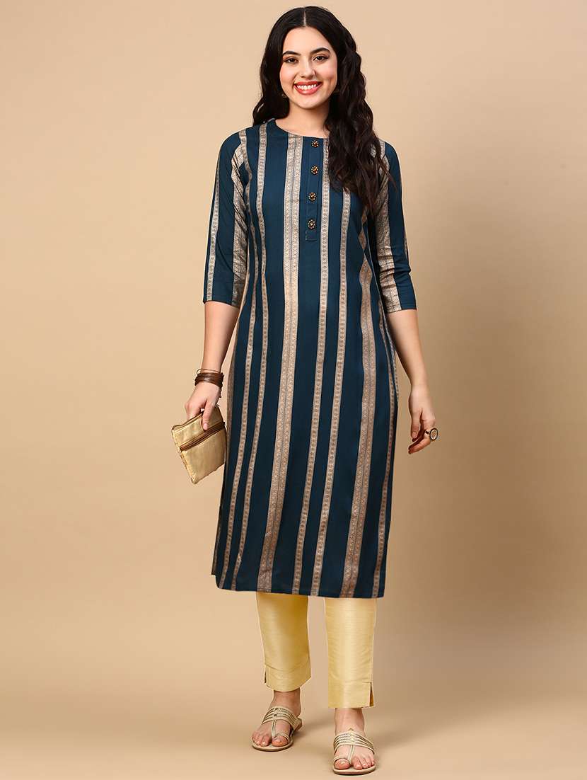 Women Three Quarter Sleeve Straight Kurta