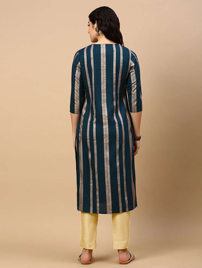 Women Three Quarter Sleeve Straight Kurta