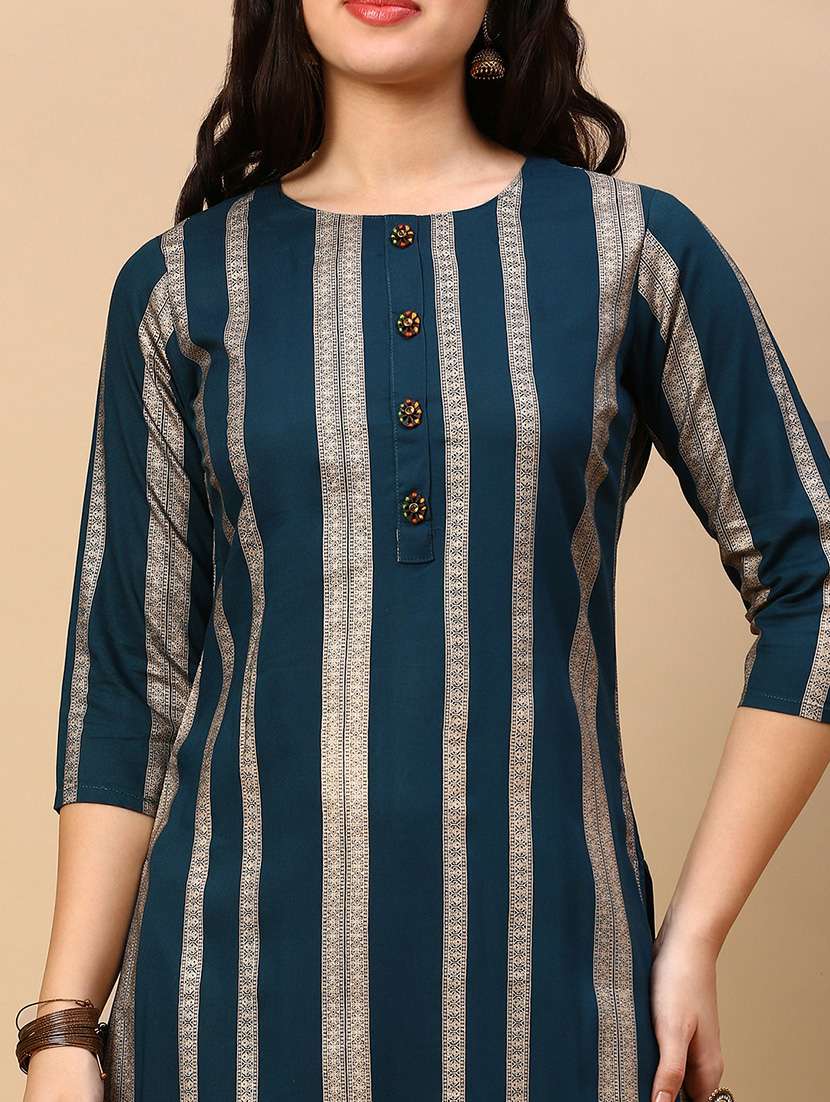 Women Three Quarter Sleeve Straight Kurta