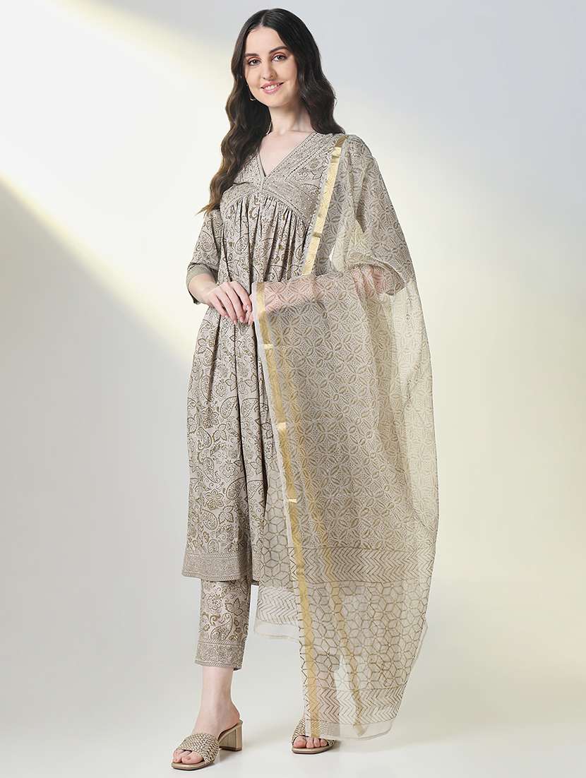 women paisley kurta pant set with dupatta