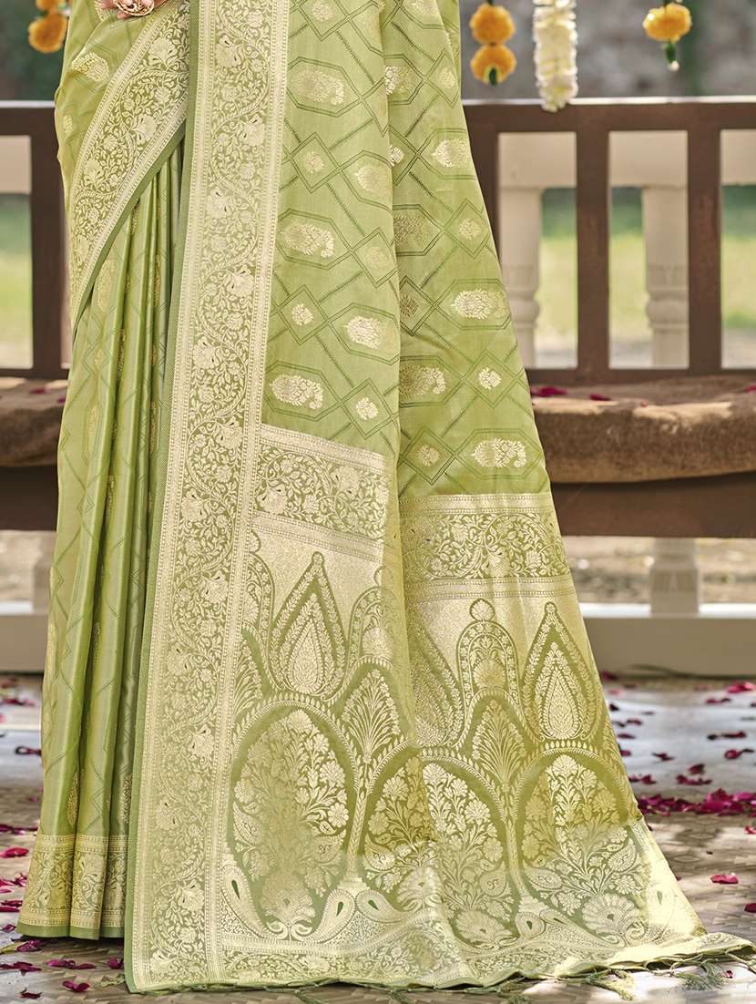 women self design banarasi saree with blouse - 21698230 -  Standard Image - 2