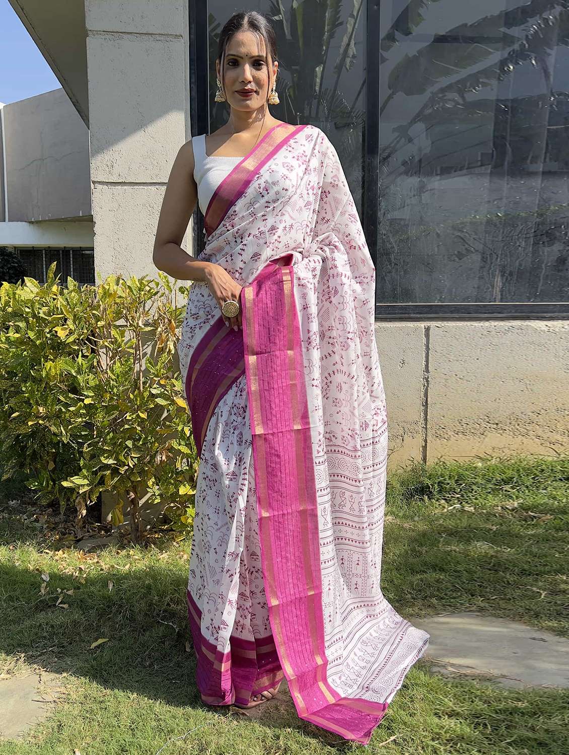 women printed bordered saree with blouse - 21703270 -  Zoom Image - 0
