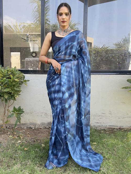 women stripes printed saree with blouse - 21703330 -  Standard Image - 0