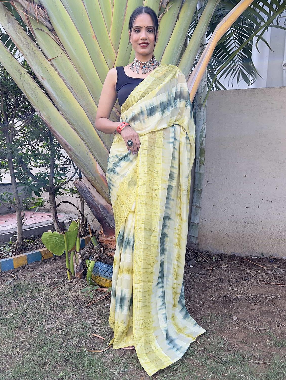 women stripes printed saree with blouse - 21703375 - Zoom Image - 0