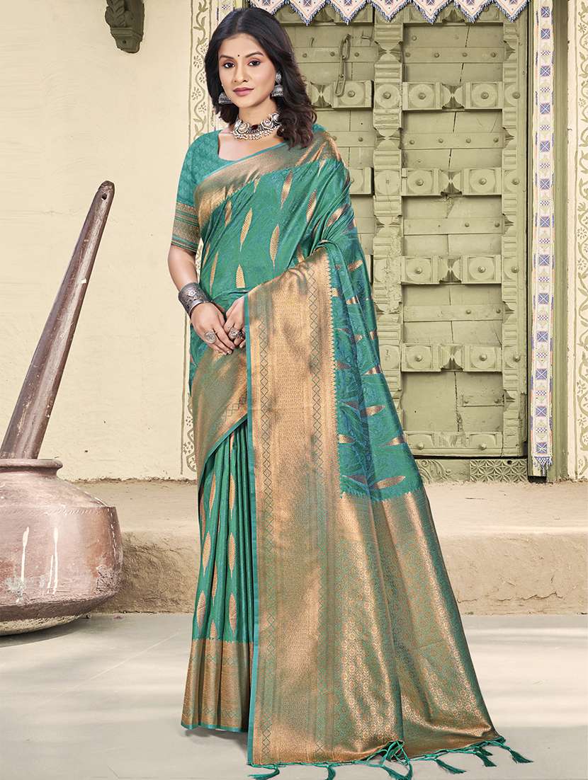 women self design banarasi saree with blouse