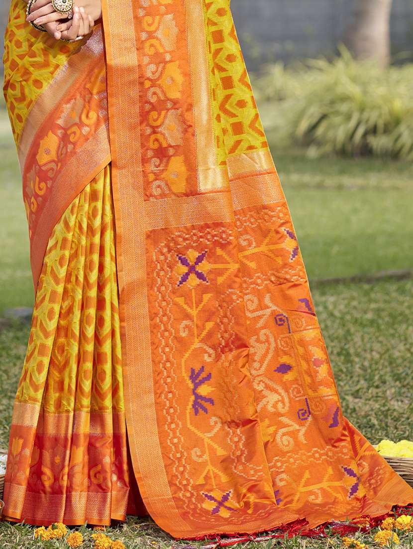 women self design bordered saree with blouse - 21708887 -  Standard Image - 2