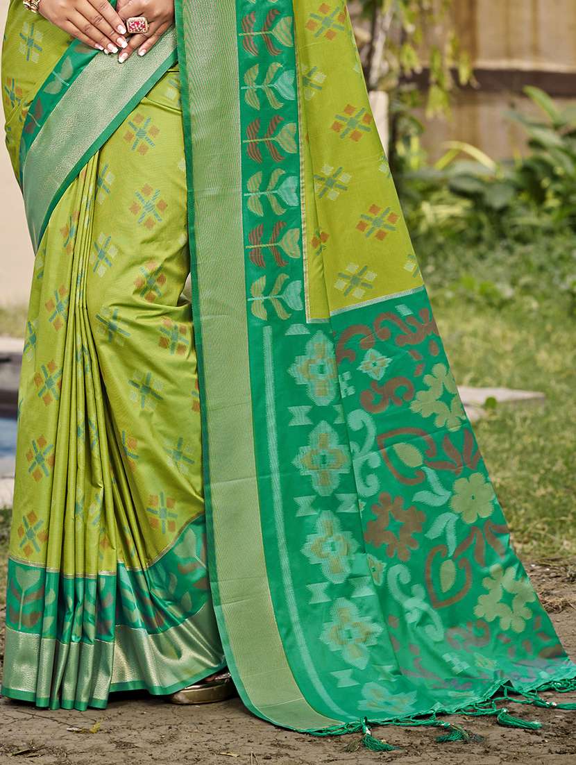 women self design bordered saree with blouse - 21708895 - Standard Image - 2
