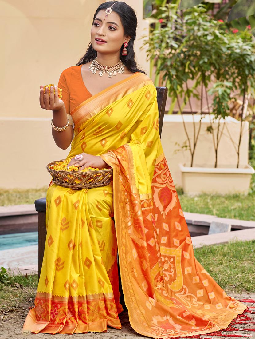women self design bordered saree with blouse - 21708911 - Zoom Image - 0
