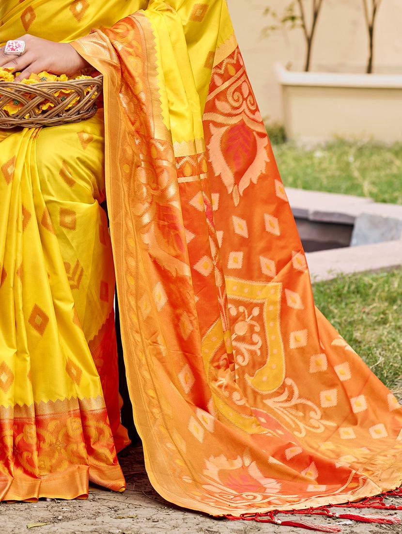 women self design bordered saree with blouse - 21708911 - Standard Image - 2