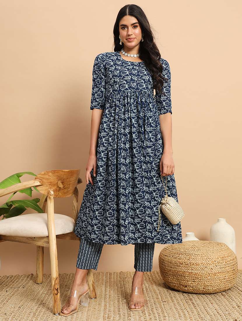 women floral printed round neck kurta pant set