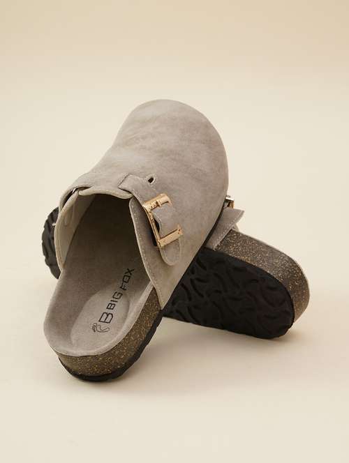 women solid slip on mules